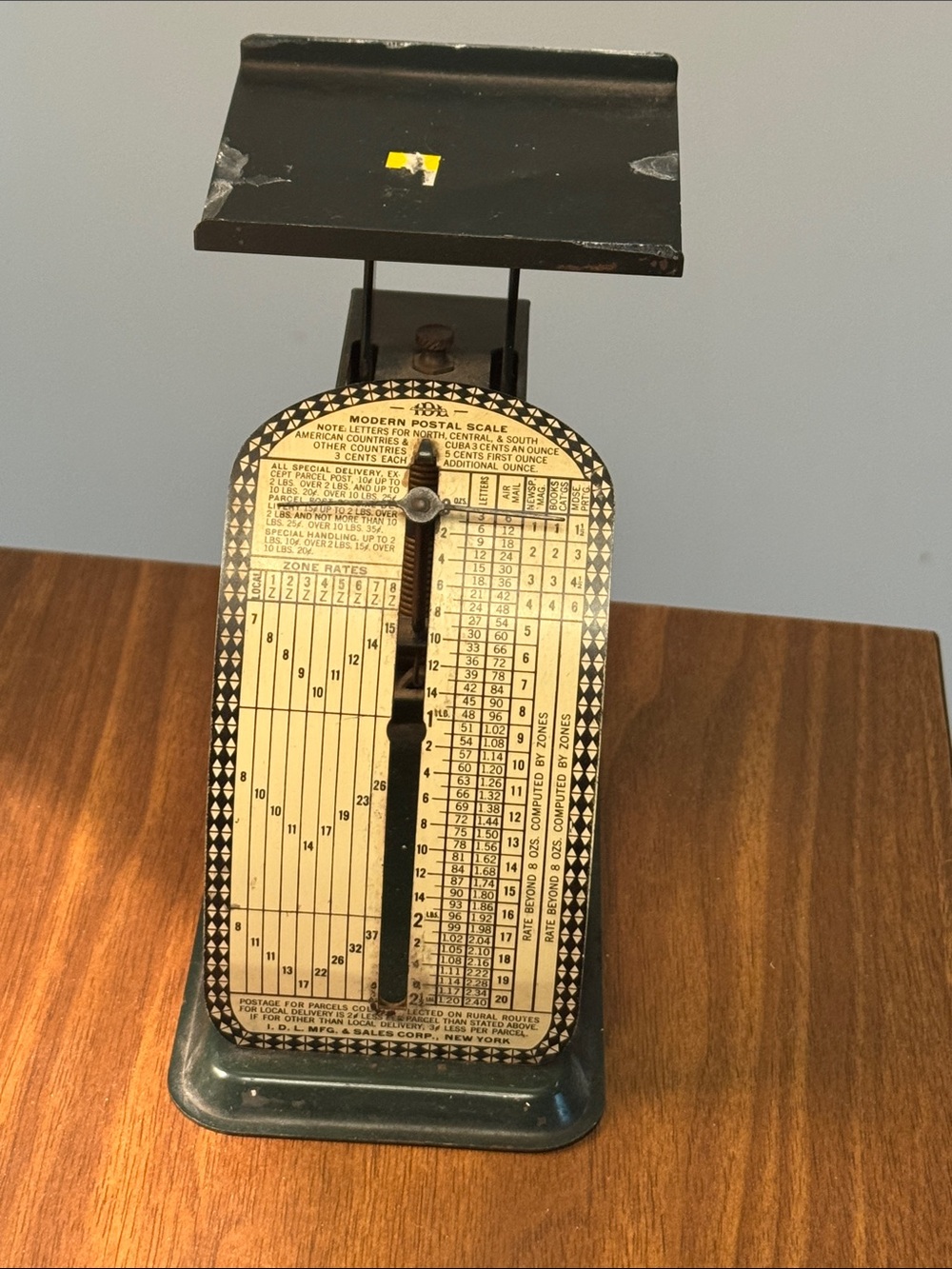 Vintage IDL mfg 1940-50’s Postal Scale with Chart - Green/Cream working